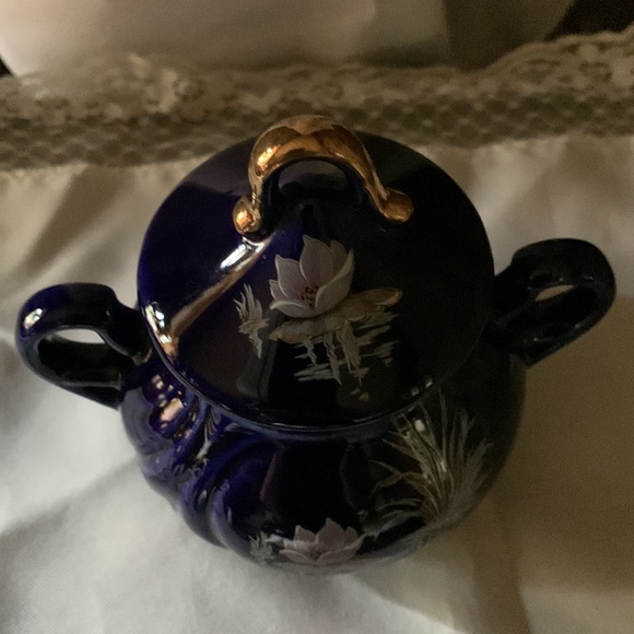 Small Decorative Pot with Lid - Picture 3 of 5